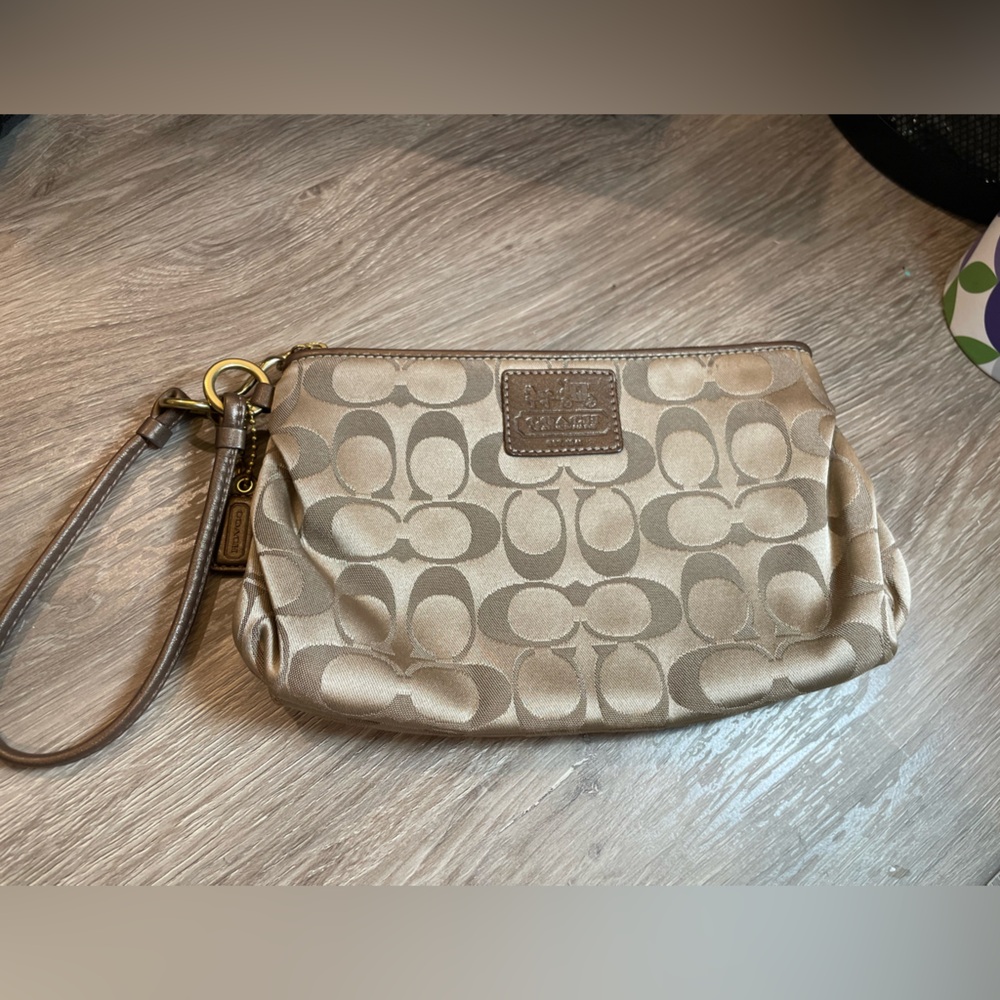 Coach XLarge Signature Wristlet - Picture 4 of 9